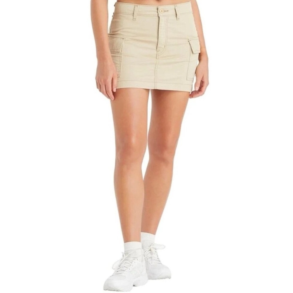 Levi's Size 32 Cargo Mini Mid-Rise Skirt Beige 100% Cotton. New With Tags